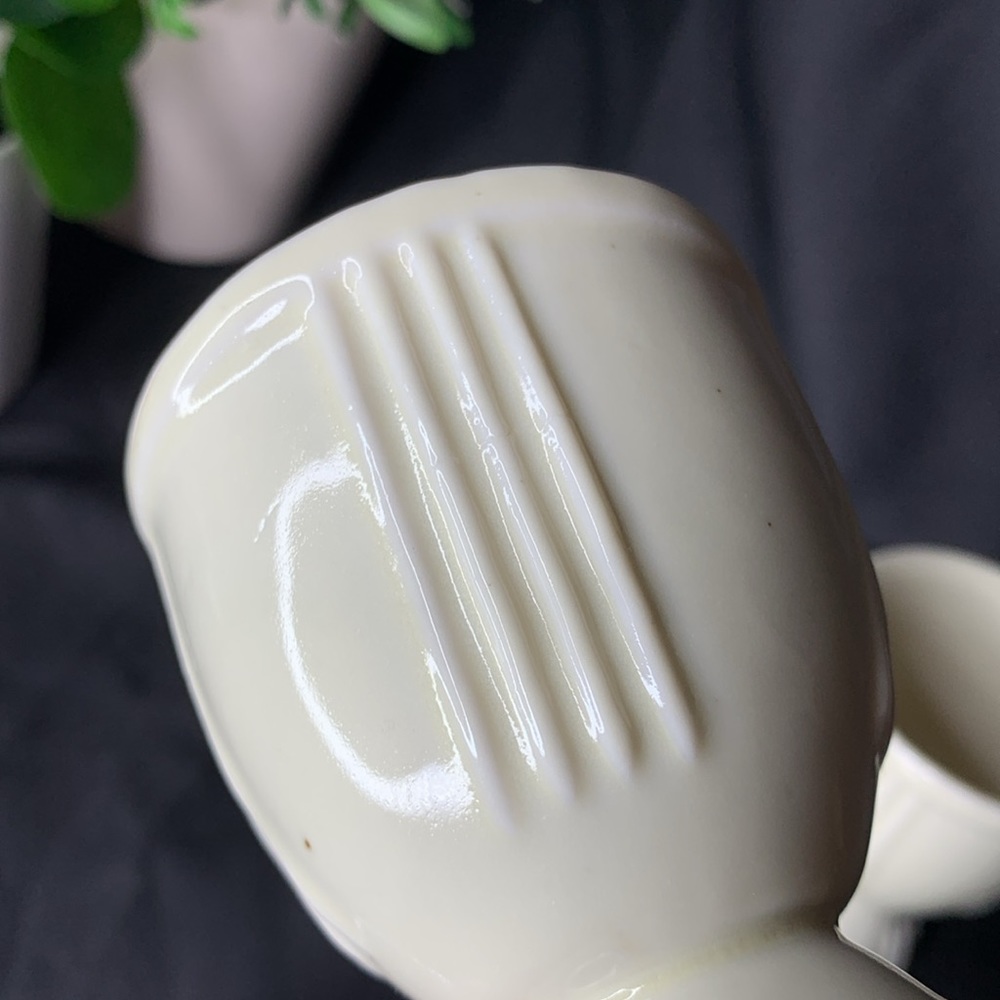 Vintage Art deco 1930โs Hankscraft cream colored double egg cups - Picture 9 of 10